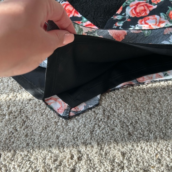 Pink floral crop top - Picture 2 of 3